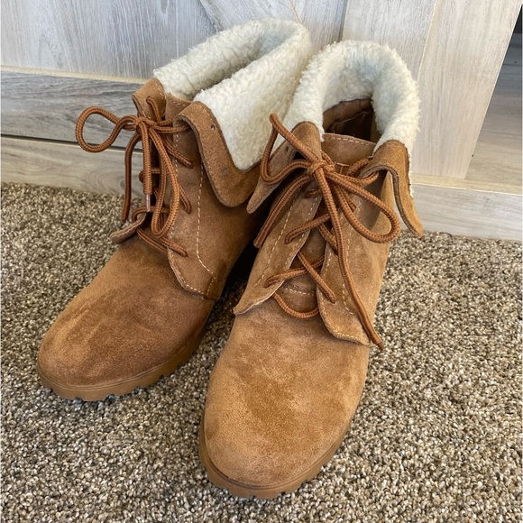 Nautica Tan platform faux shearling booties size 8.5 - Picture 3 of 8